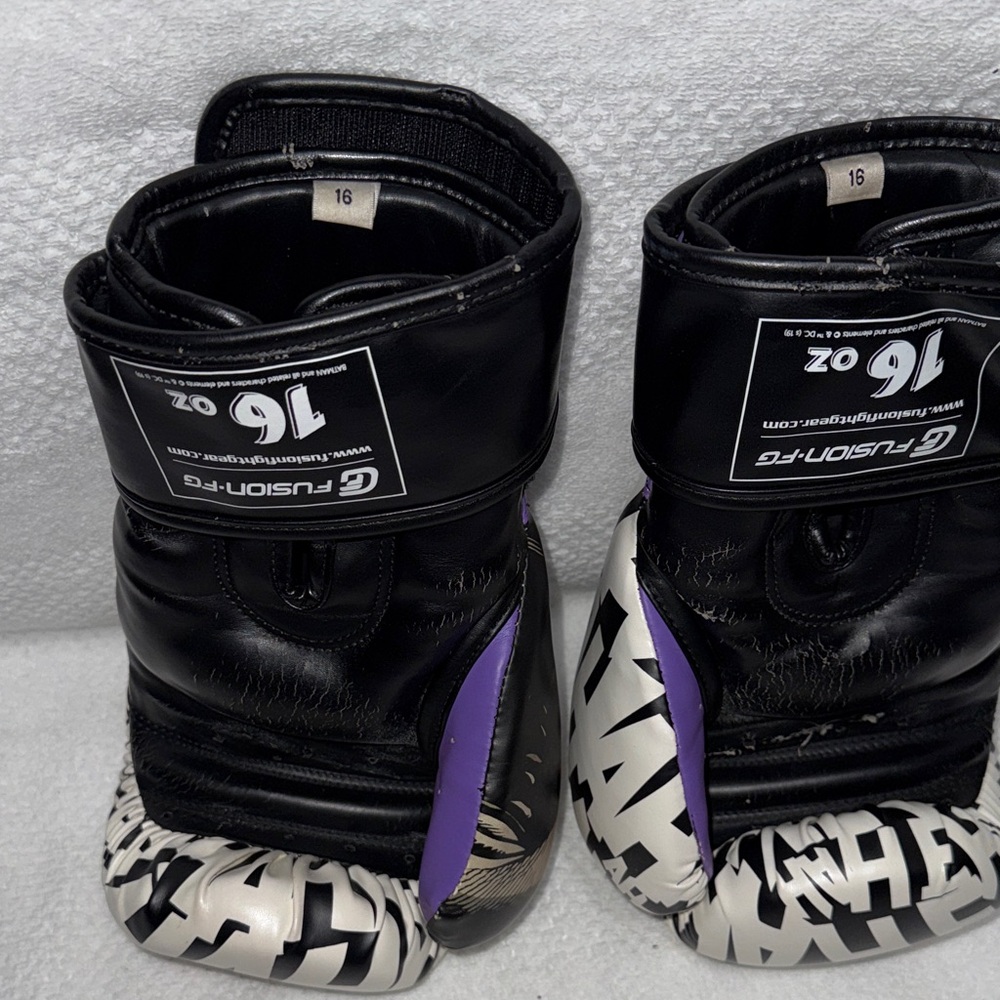 Black and White Boxing Gloves - Picture 7 of 7